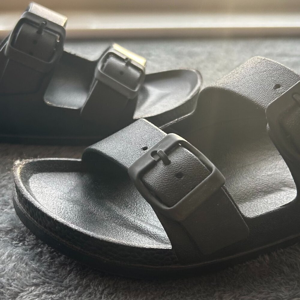 Boys Strauss + Ramm Two Strap Slides Black Size 3Y NWOT - Picture 2 of 6